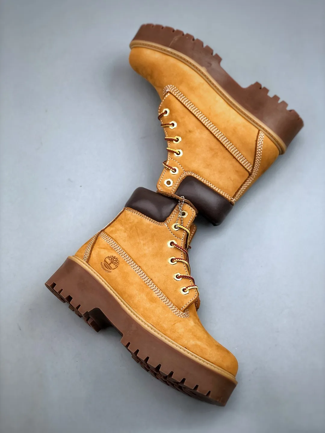 💰640 supports store F Timberland/Timberland outdoor high-top thick-soled casual shoes series, Guangdong factory quality, original box and original packaging, 25ss new fashion trend matching, the fabric is made of Italian 🇮🇹 top-grade frosted fine-grained cowhide, with anti-odor and anti-corrosion genuine leather latex insoles, giving you a perfect wearing experience. The quality is exquisite and durable, a must-have for beautiful women, specializes in treating rashes, high-quality and first-class foot feel Size: 35 35.5 36 37 37.5 38 38.5 39 40
